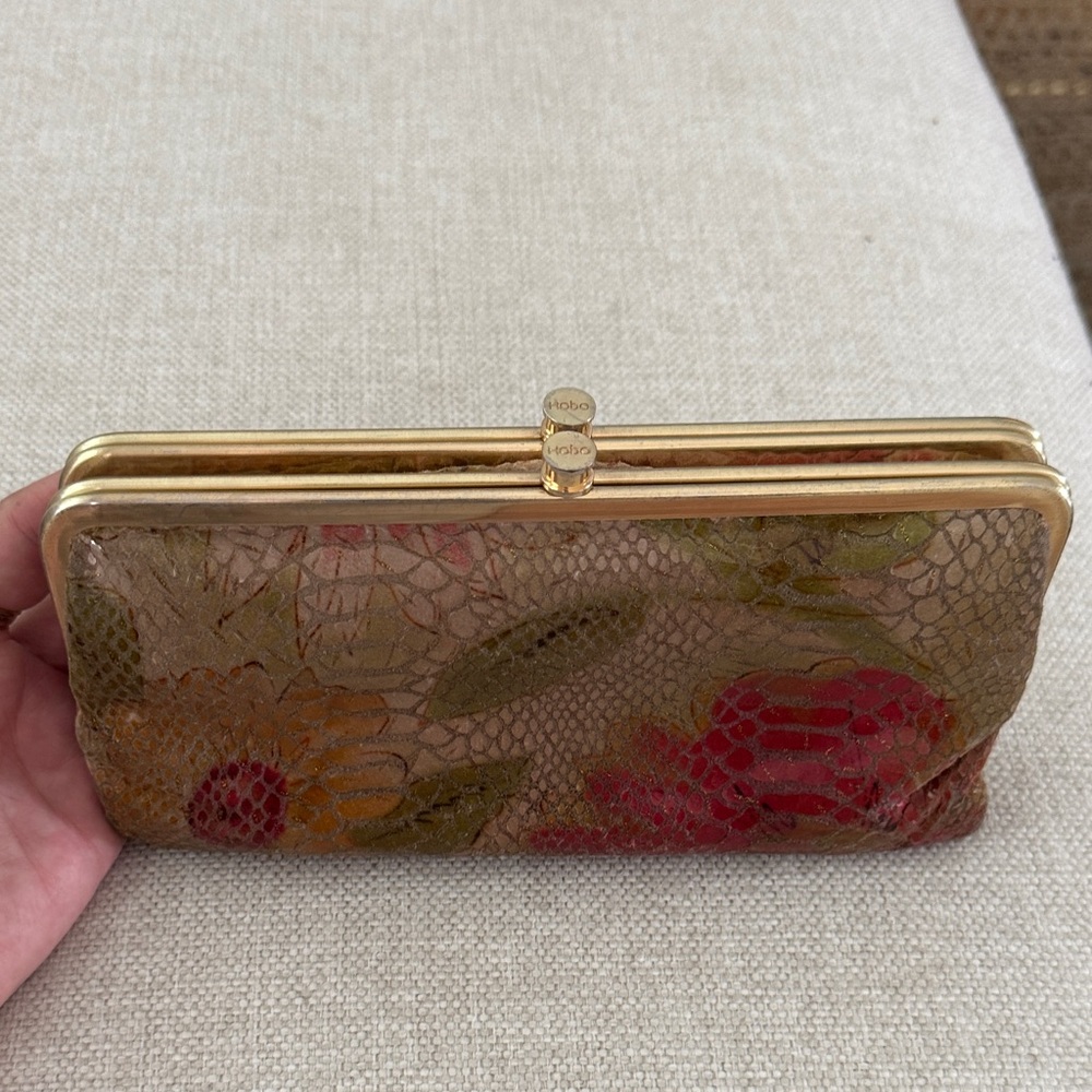 HOBO Floral Pattern Wallet - Red and Green - Picture 2 of 7